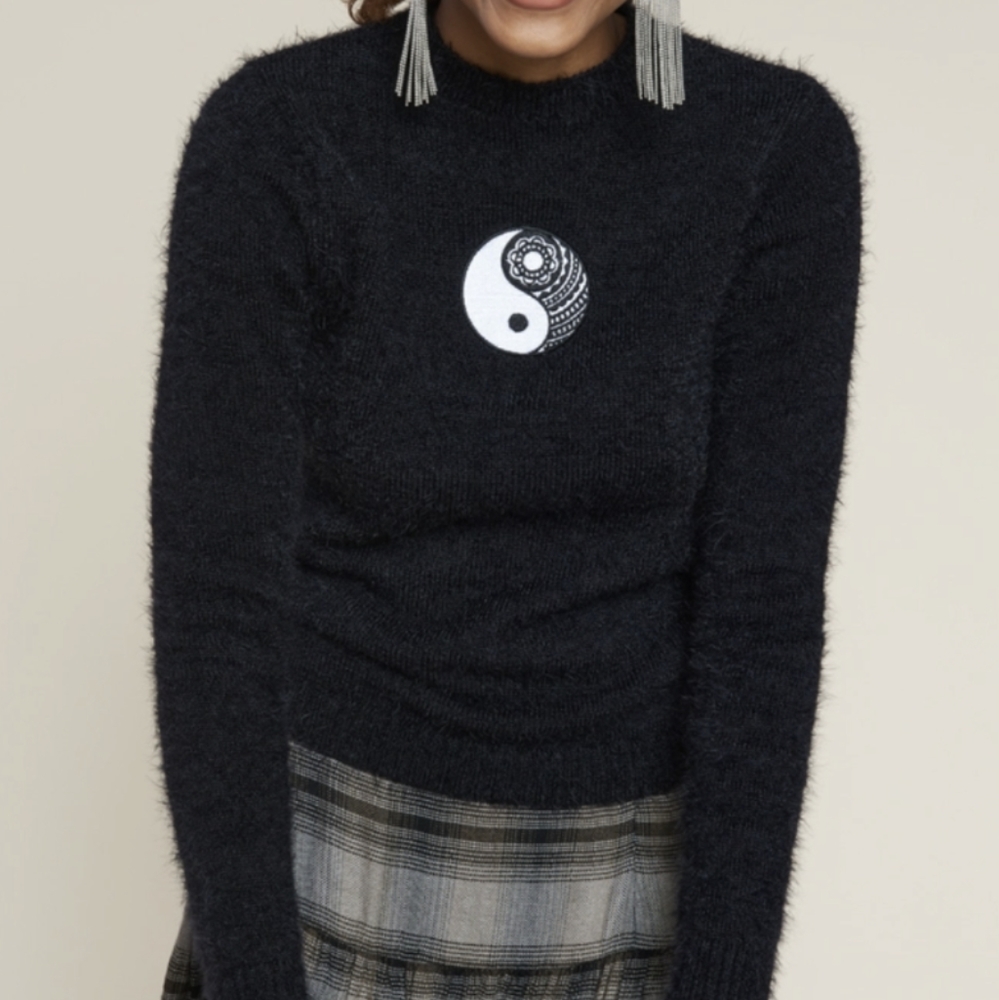 Earthbound Fuzzy Black Yin Yang Sweater Size Large fits like a Medium NWOT